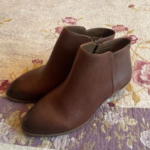 7.5 Gianni Bini brown booties